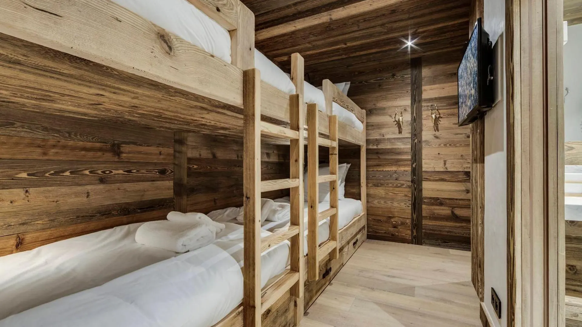 Chalet D'Exception Avec Piscine, Hammam Et Ascenseur A Val D'Isere, Proche Des Pistes - Fr-1-567-38
